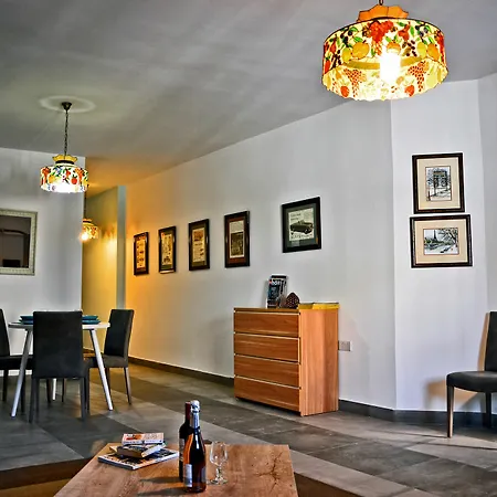 7 Hillside Apartment *
