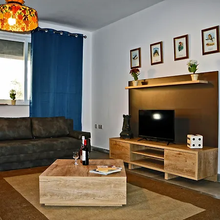 7 Hillside Apartment *